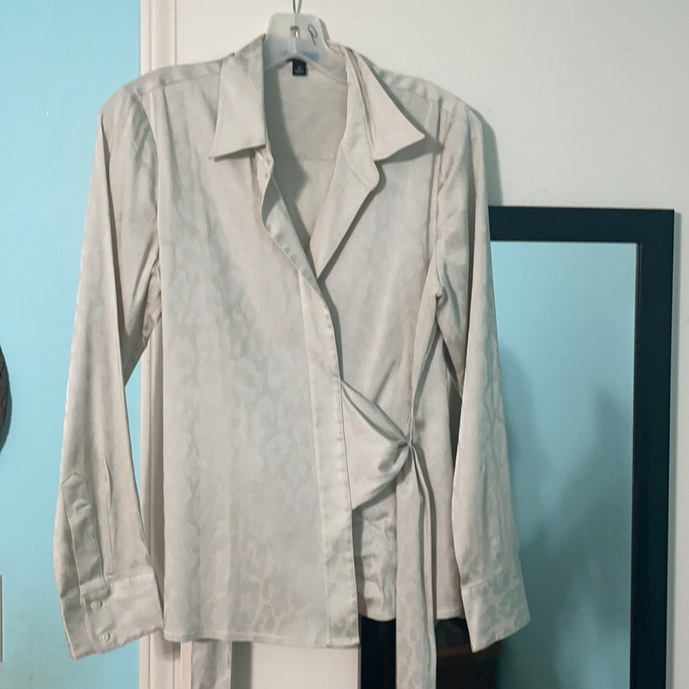 Ann Taylor LS Wrap Blouse Sz 12